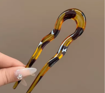 French-style U-shaped hairpins