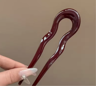 French-style U-shaped hairpins